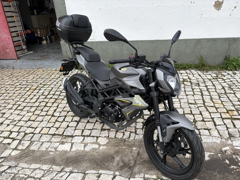 Benelli BN 125 (Jan 2026) – Apenas 1300 km – Como Nova (C/ Top Case)