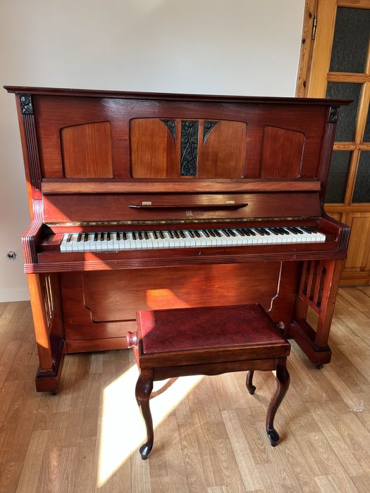 Stare antyczne pianino Muller z płytą i krzeselkiem regulowanym