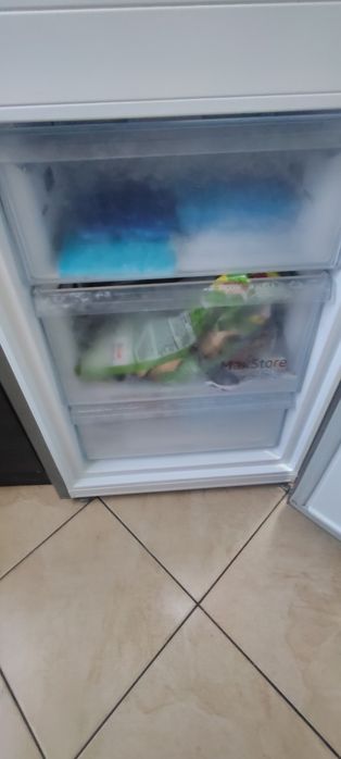 ODDAM ZA DARMO – lodówka Beko 203 cm, uszkodzona – na części