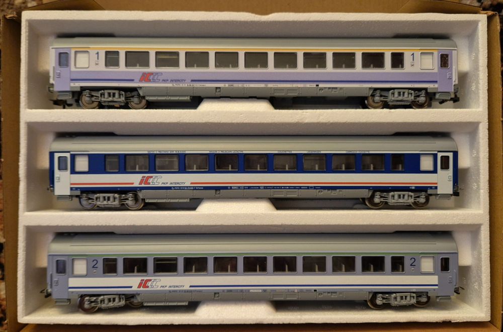 Zestaw wagonów PKP Intercity Piko z oświetleniem 3 szt.