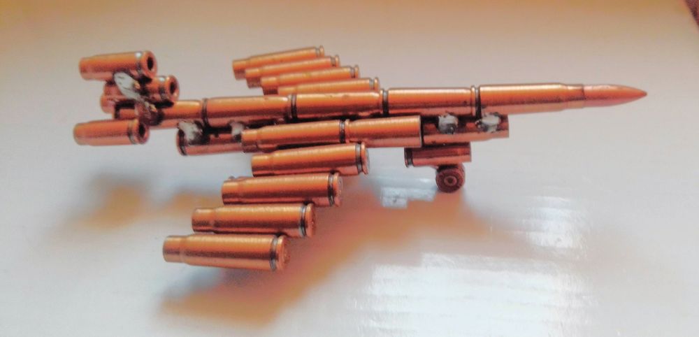 Aviões de Metal (balas) para decoração.