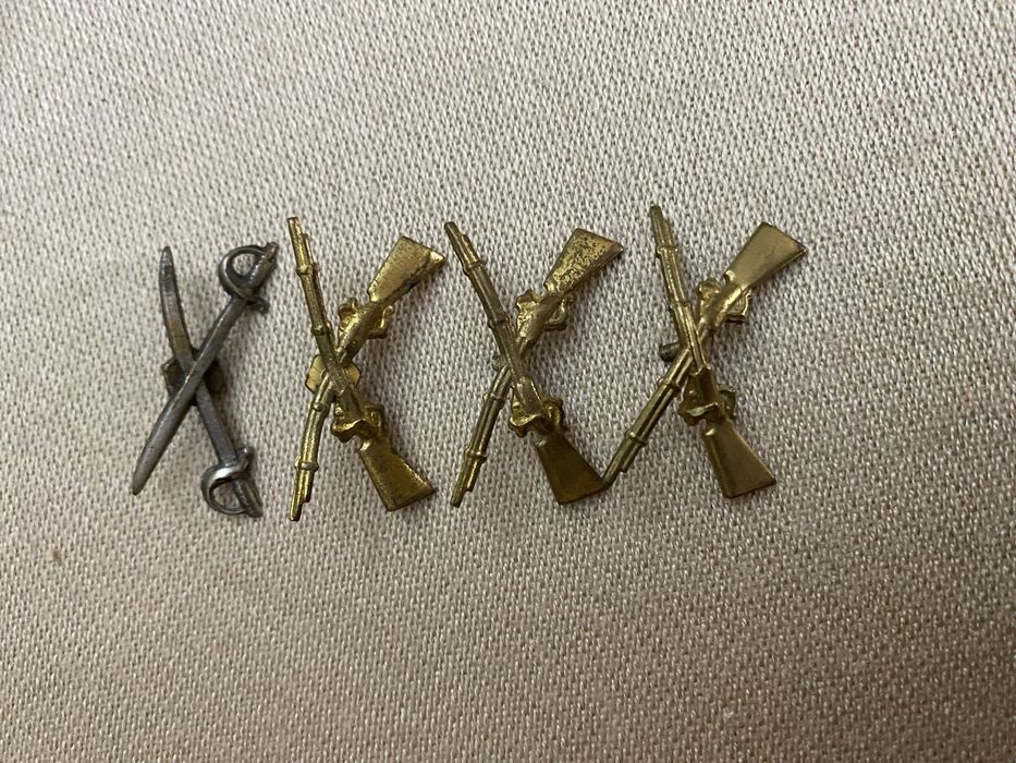 Pins de armas colecao