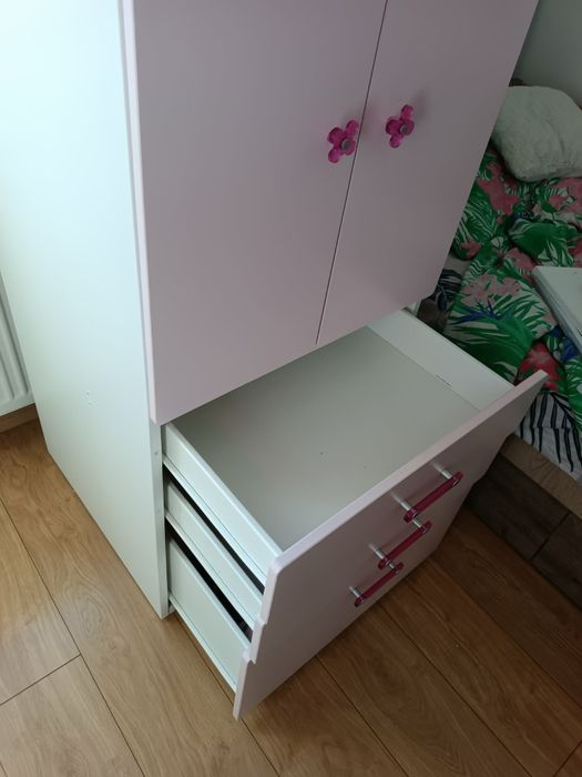 Szafa IKEA z serii STUVA z frontami FRITIDS