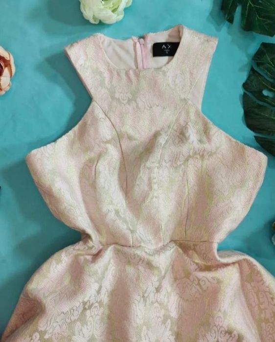 Святкова сукня  з підюбником