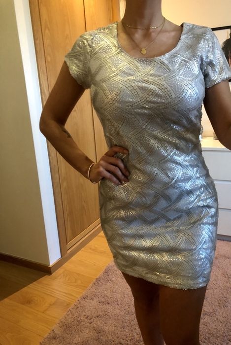 Vestido de lantejolas prateadas NOVO