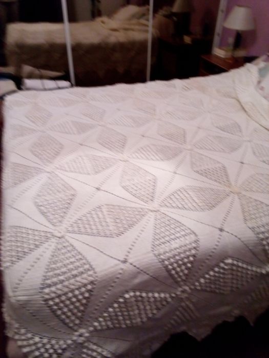 Colcha croche uma peça feita artesanal em muito bom estdo
