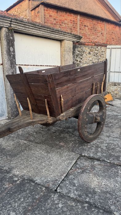 Carro de Bois / Carro de Vacas Antigo em Madeira – Tradicional