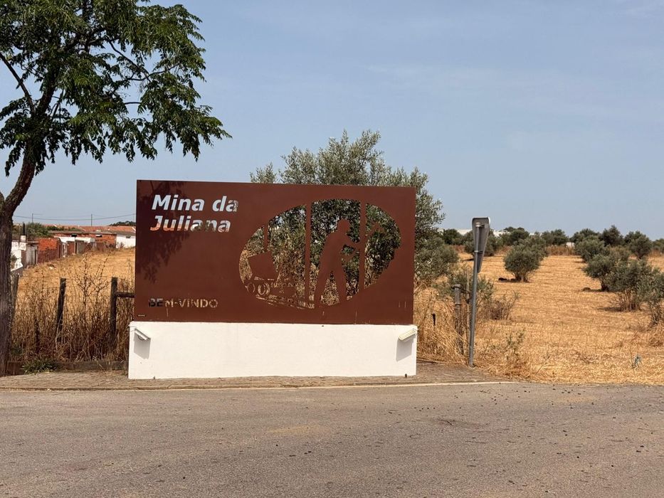 Aluga se Casa Santa Vitória