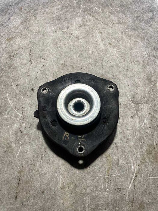 Опора переднього амортизатора VW Passat B7 1K0412331C