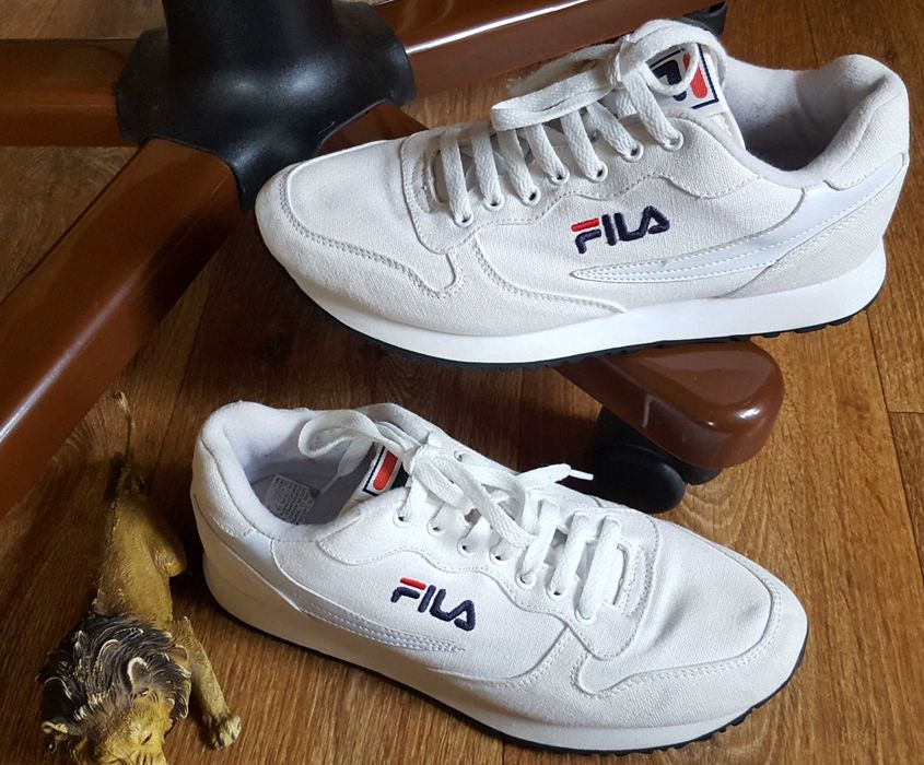 Білі кросівки fila original usa