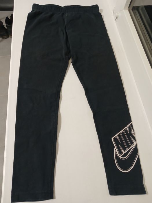 Nike. Спортивні штани на дівчинку Б/у. Зріст 137-146