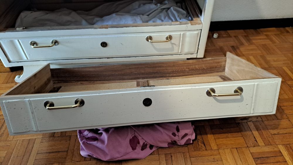 Móvel antigo remodelado