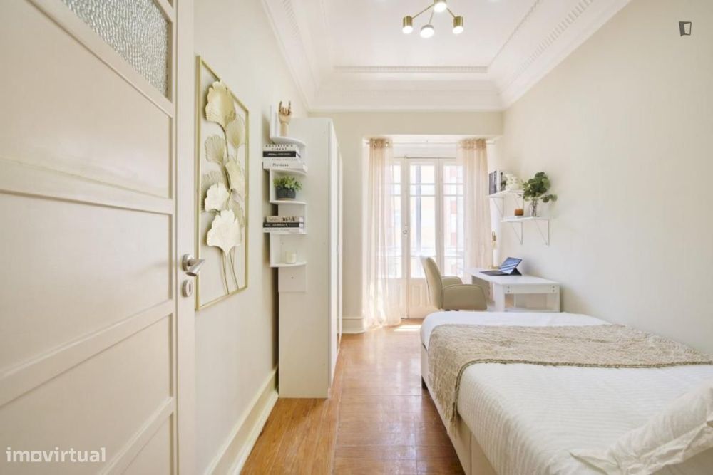 Quarto - localizado em Arroios Lisbon