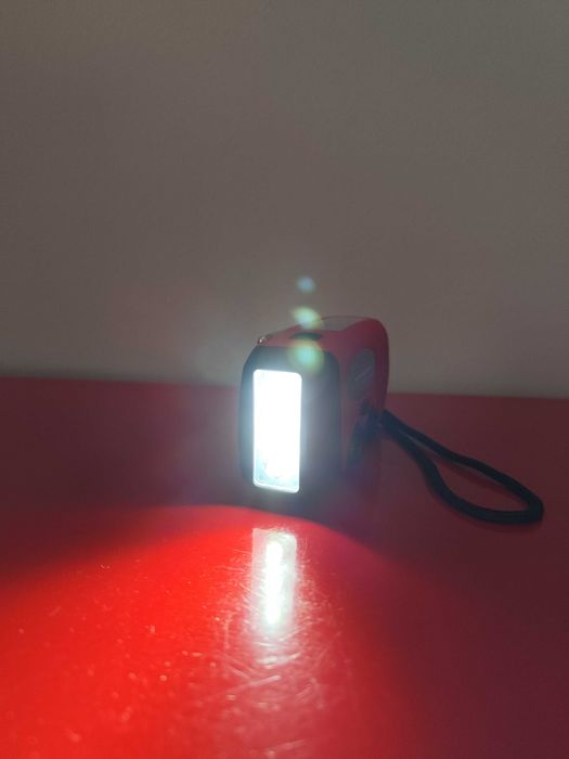 Rádio Solar de Emergência Portátil