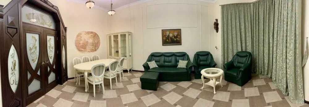 Продам 2-поверховий будинок   біля метро Студентська,308м2(код +5324)