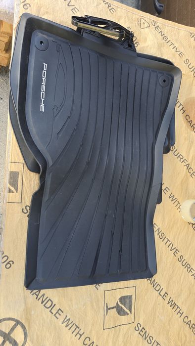 Porsche macan 95c electro килимки гумові 95C044001