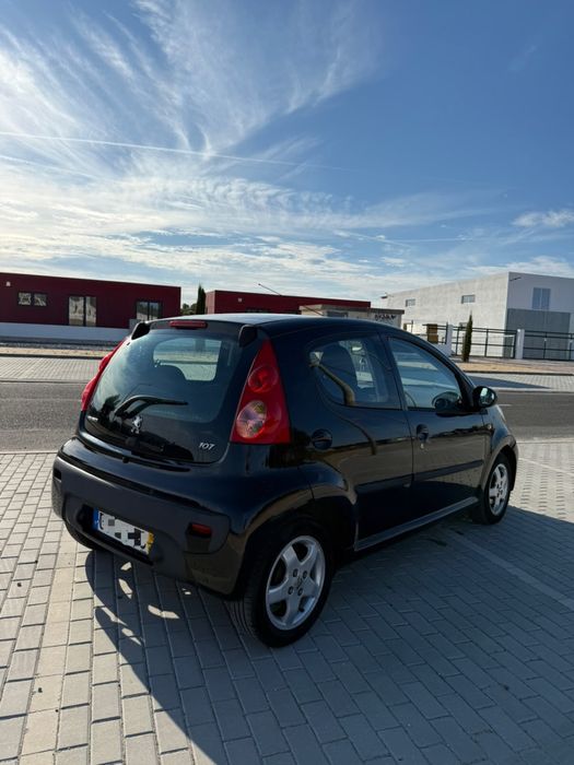 Carro Pegeout 107