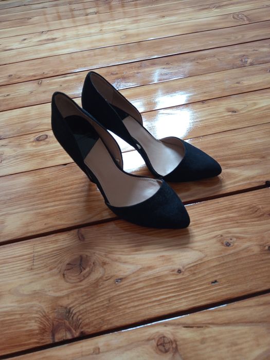 Buty czarne zamszowe damskie na obcasie szpilki,rozmiar 38Stradivarius