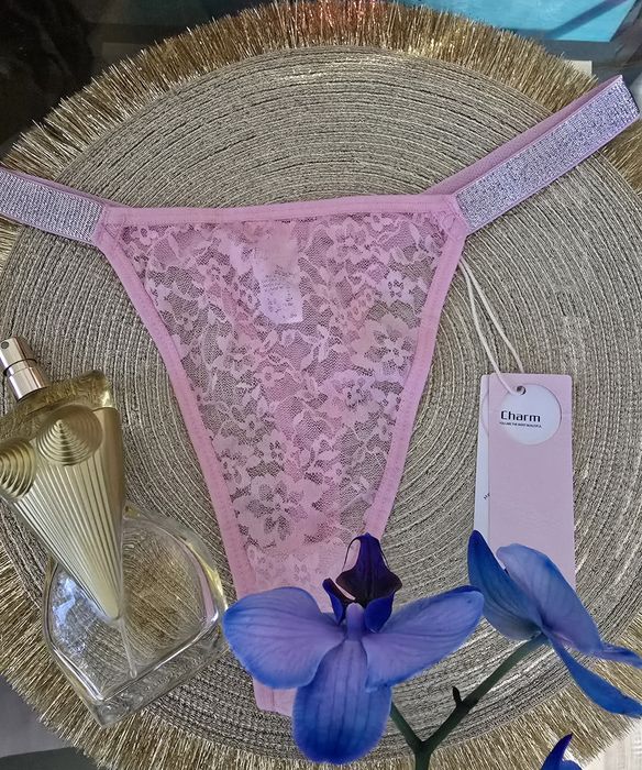 Damskie różowe koronkowe stringi z elastycznymi paskami po bokach i