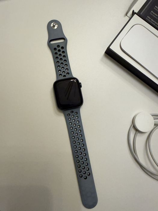 Apple watch nike se 44 mm space gray aluminium GPS