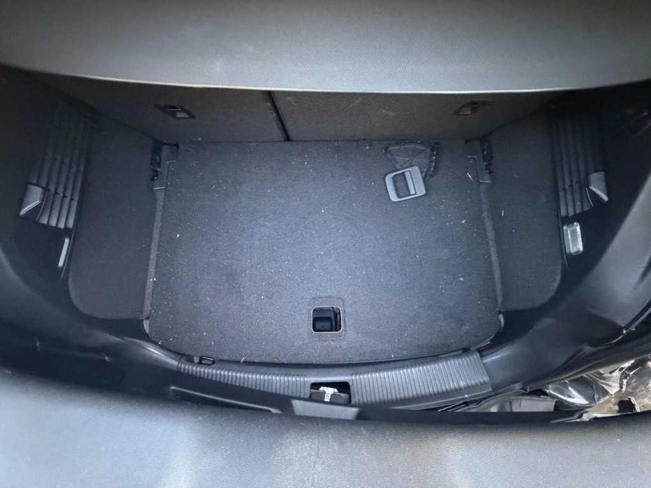 Sinistrado 57601 km Audi A1 Sportback 1.0 TFSI Ultra