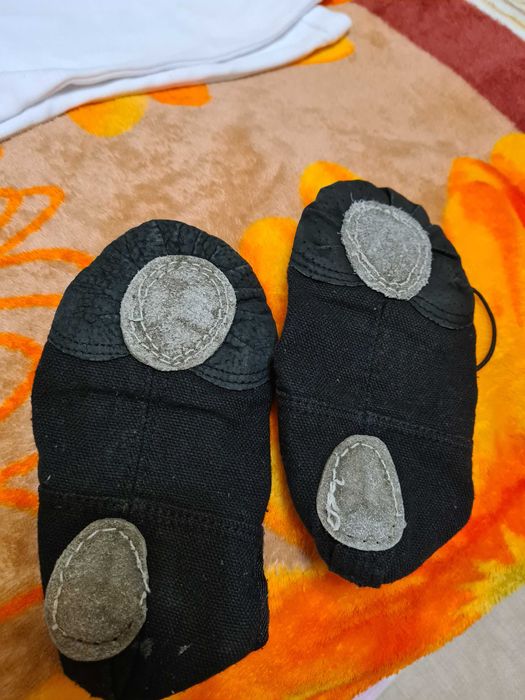 Чешки черные тканевые, кожанная стелька и кожанный носок