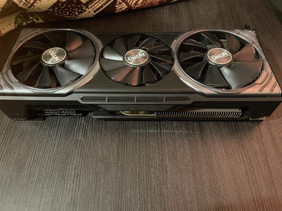 Відеокарта AMD RX Vega 64