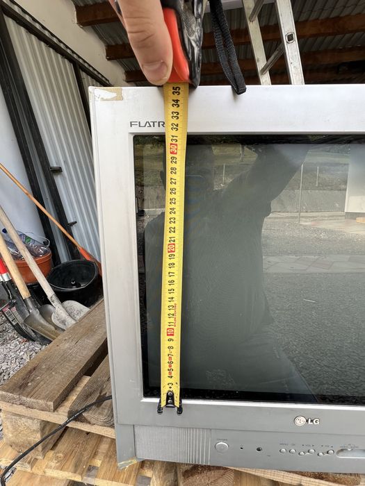 Телевізор LG  працює.