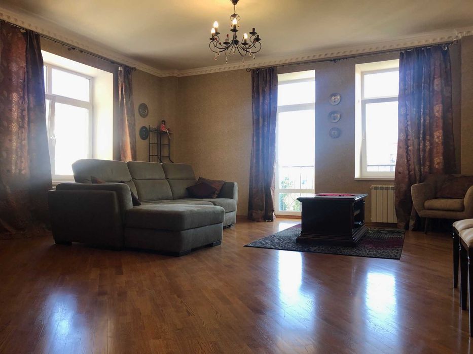 Продам дешево 120м ремонт мебель ЖК Чайка Лобановского метро 10мин