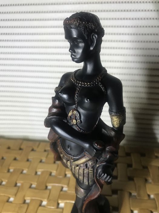 Figurka afrykanskiej wojowniczki