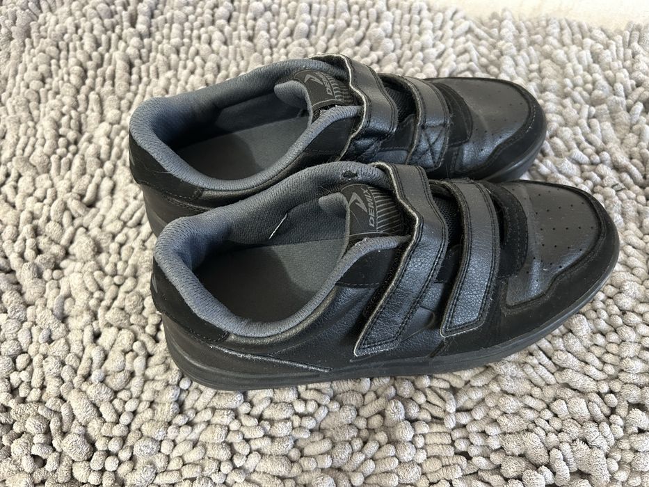 Кожані кросовки фірми Demix