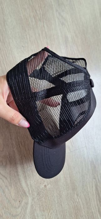 Nowa czapka z daszkiem shein