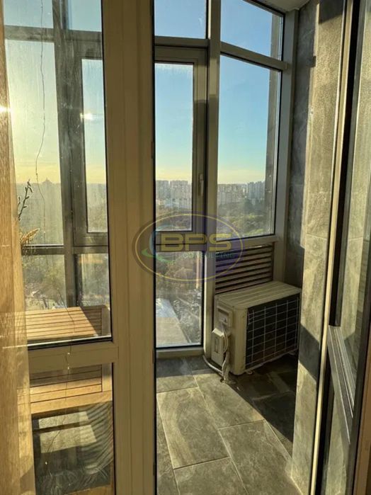 Простора квартира 67 м² у ЖК «Олімпійський» з видом на парк