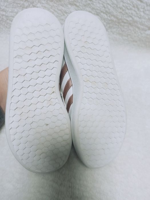 Оригінал ADIDAS 31.5 розмір, устілка 20.5 см кросівки для дівчинки