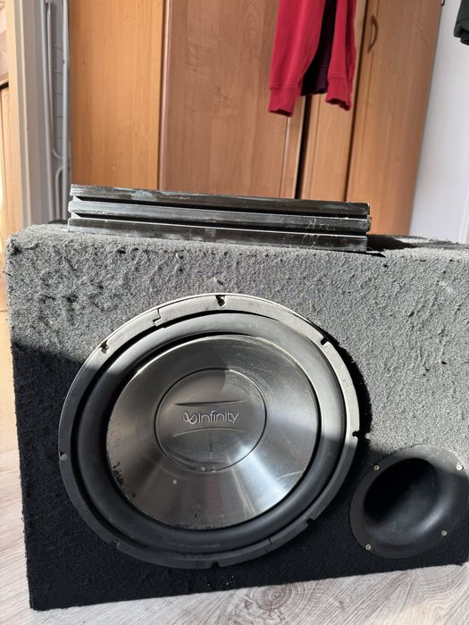 Subwoofer samochodowy INFINITY i wzmacniacz crunch