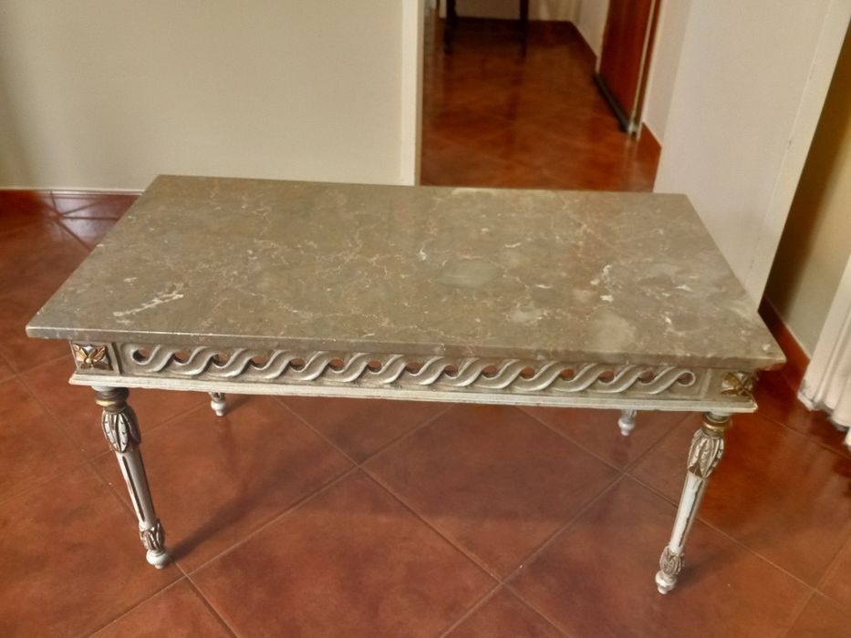 Mesa pequena de sala