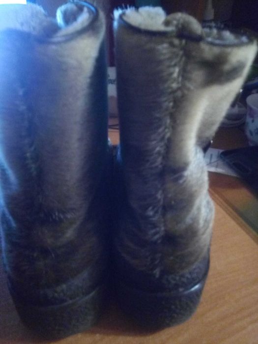 Продам меховые унты женские