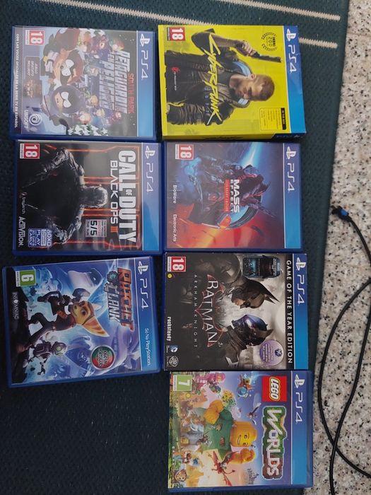 Playstation 4 com 2 comandos mais jogos