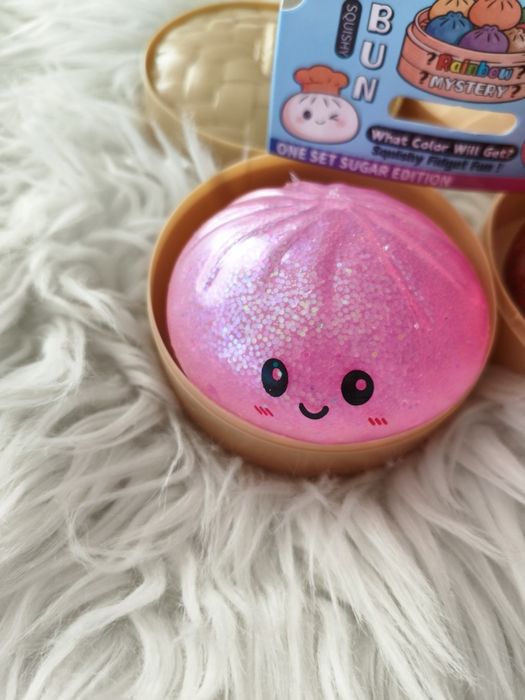 Dwa pierożki gniotki Squishy czerwony różowy