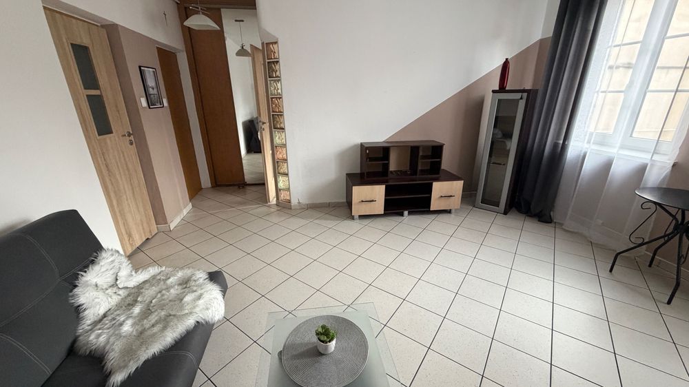 lokal na Rynku, wejście od Rynku, 1 piętro