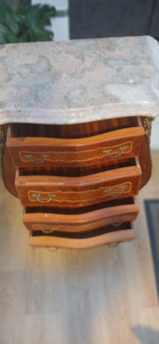 Cómoda Bombee estilo Luís XV