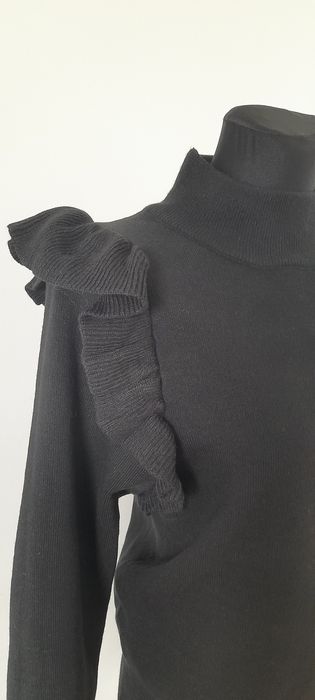 Czarny sweter z falbankami Lofty Manner M