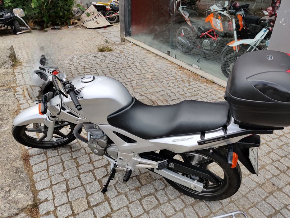 Moto honda 250cc  cbf 17500 kilometros