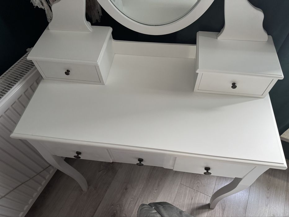 Toaletka biała z lustrem