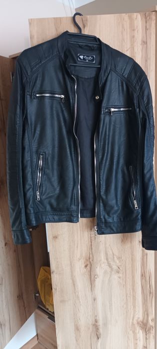 Sprzedm kurtke widoczna na zdiecju