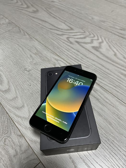 Айфон 8/64 в идеальном состоянии.