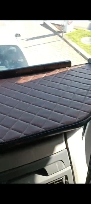 Tapetes DAF e mesa de centro