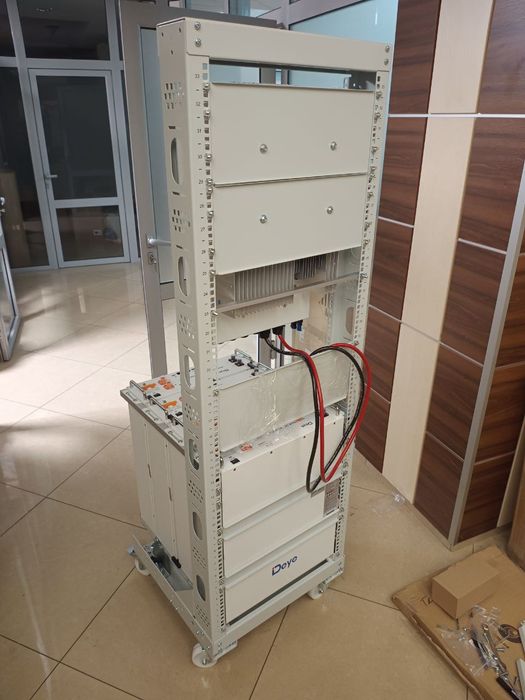 Стійка для акумуляторів та інвертора Deye на колесах