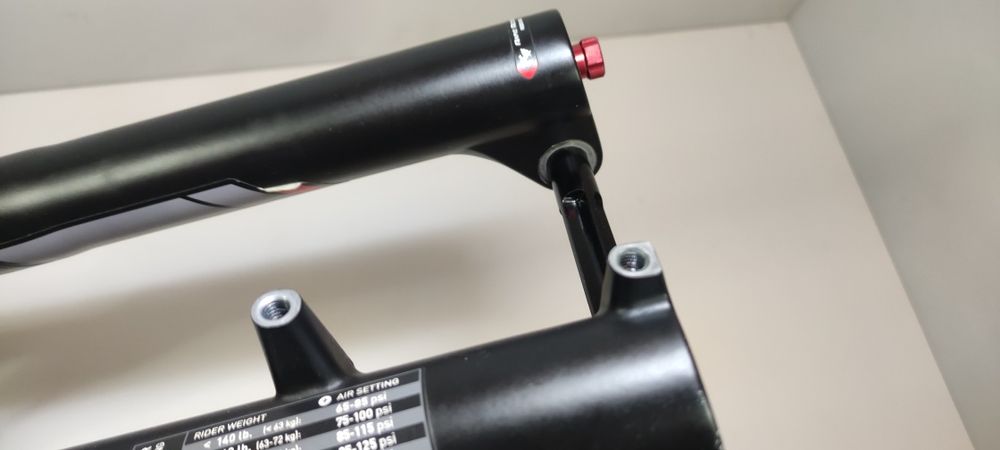 Вилка ROC SHOX Revelation RCT3 Solo AIR 27.5" 140мм; rockshox