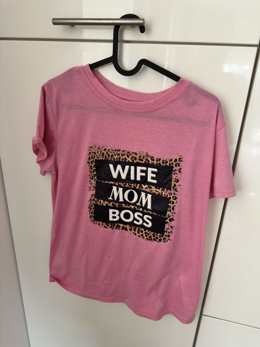 Rózowa koszulka z ładnym napisem S
